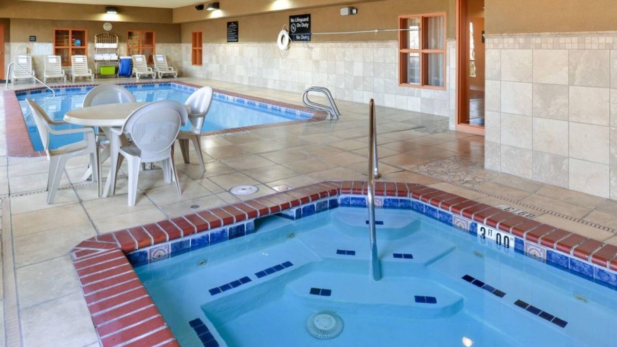 S.r. Marmon Hotel | Charm of Historic Old Town ABQ! Free Breakfast, Indoor Pool, Pets Allowed!