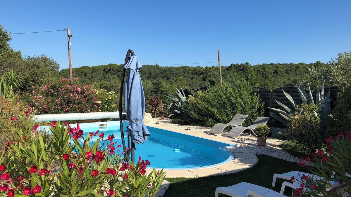 Saint-Laurent-La-Vernede Apartment | Charmant Studio Avec Terrasse et Piscine à 1/4 h d' Uzès - Climatisé