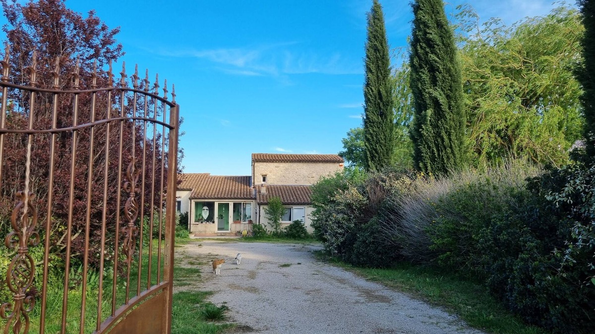 Saint-Michel-l'Observatoire Bed & Breakfast | Charmant Petit Havre de Paix