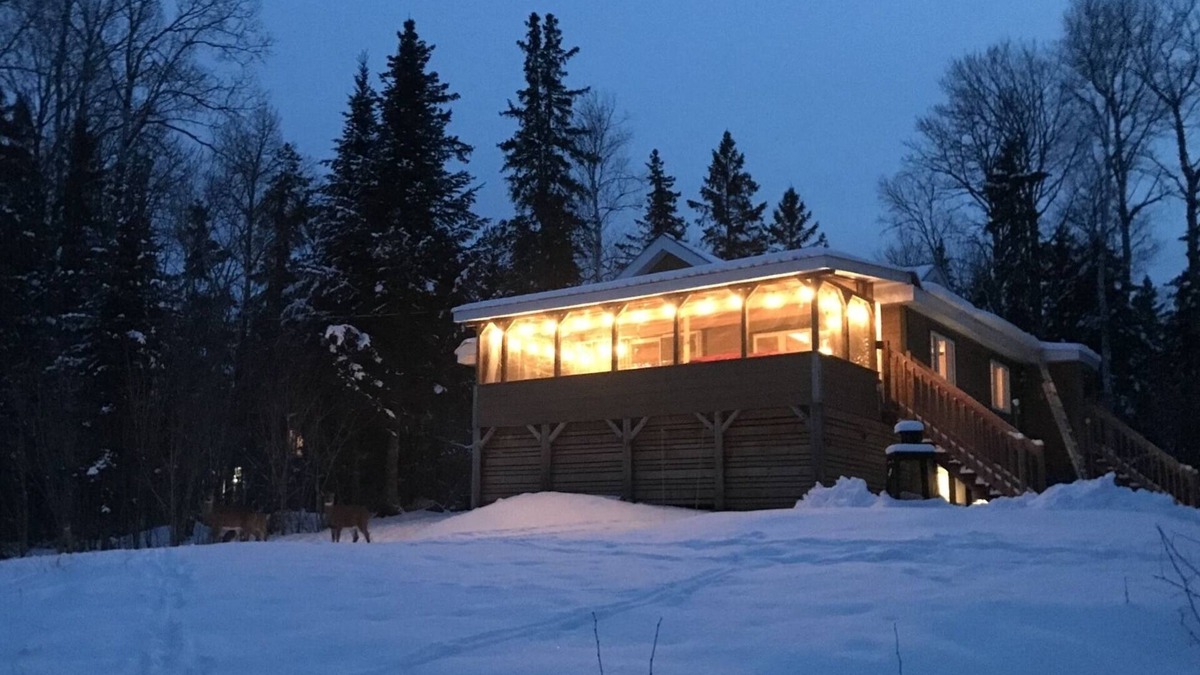 Saint-Michel-des-Saints Ski Chalet | Charmant Chalet au Lac Taureau Idéal Pour Motoneiges ou Bateau. Quai Privé