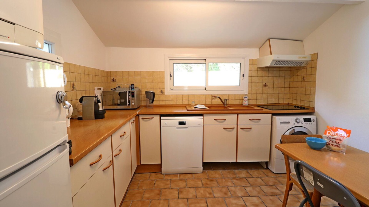 Mennecy House | Charmande house with small private garden