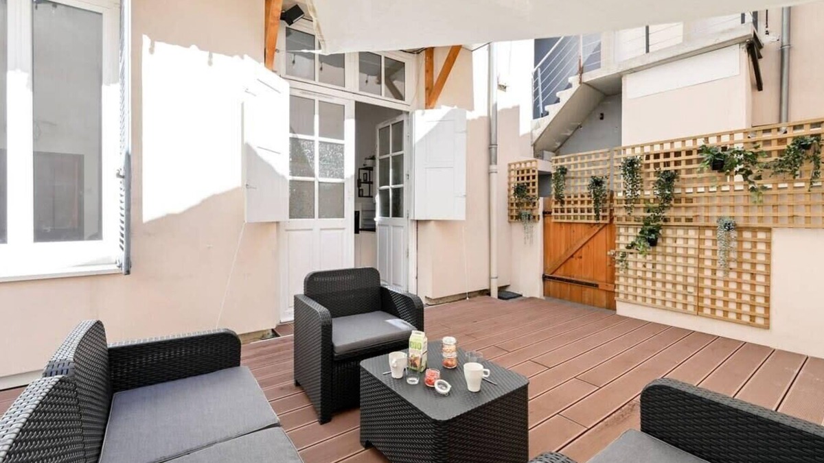 Gorge de Loup Apartment | Charmant 2 pers atypique avec terrasse-métro ValmyCharming 2 people unique