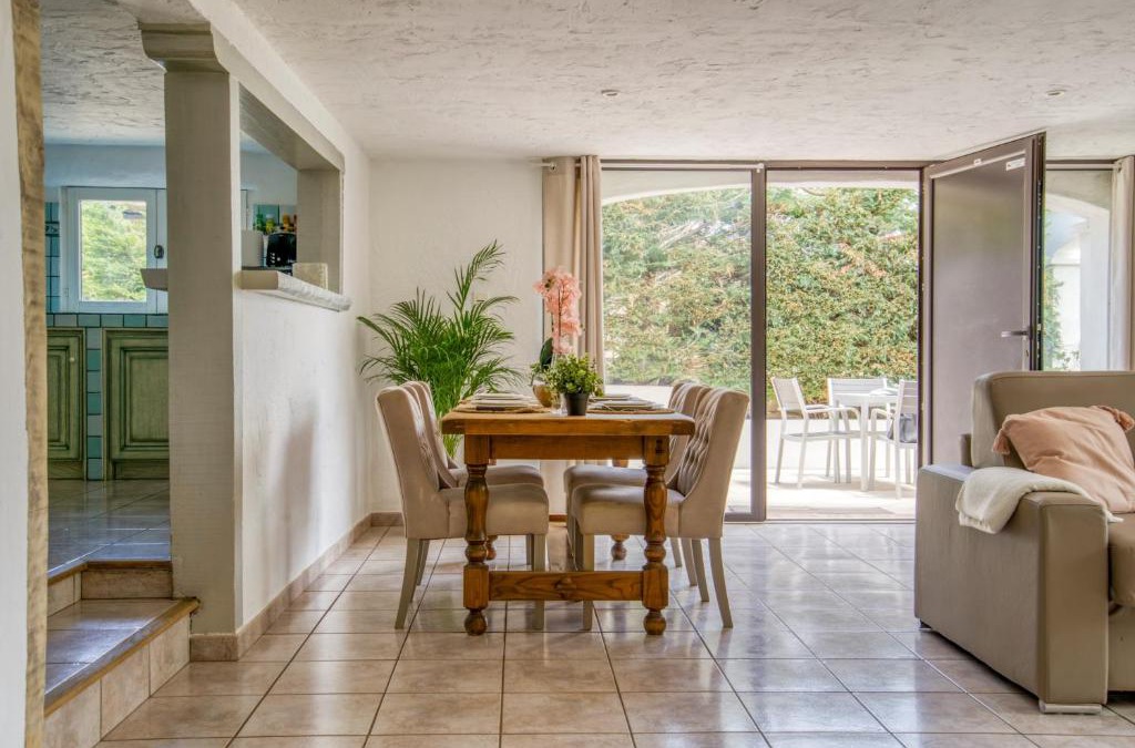 Carros Apartment | CHARMANT 2 PIECES DANS VILLA INDIVIDUELLE TERRASSES JARDIN