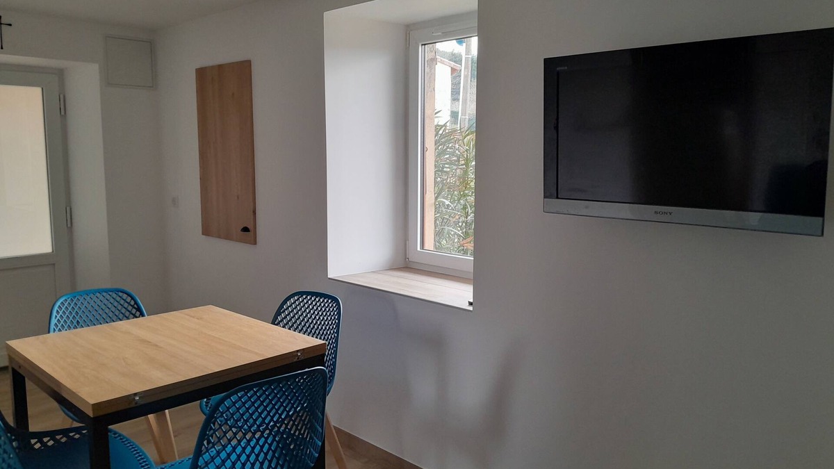 Gilhoc-sur-Ormeze Apartment | Charmant Appartement au Calme Avec 1 Chambre