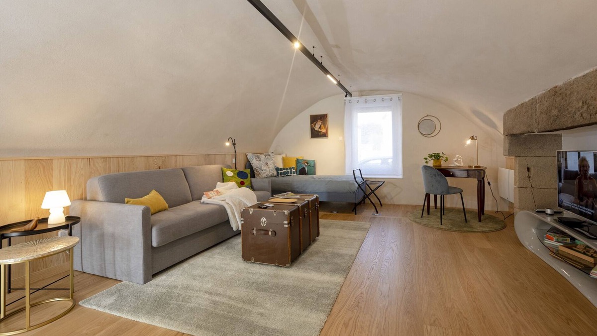 Brenat Apartment | Charmant Appartement Atypique Entièrement Rénové au Cœur du Village