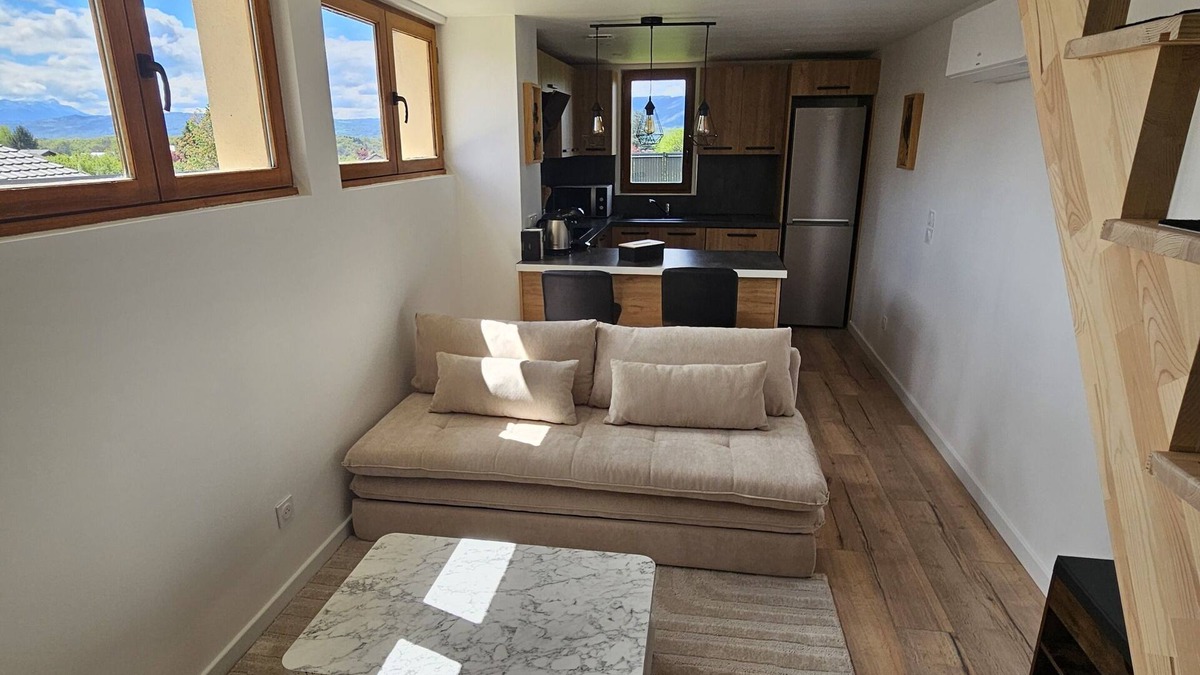 Cranves-Sales House | Charmant Duplex Proche Genève, Annecy, Stations: Séjour Entre Lacs et Montagnes