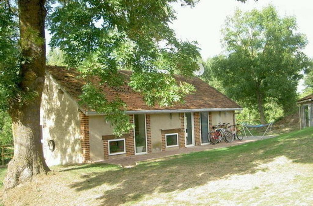 Chatel-de-Neuvre House | Charmant gîte rénové avec jardin, terrasse, cheminée et wifi - animaux acceptés - FR-1-489-22