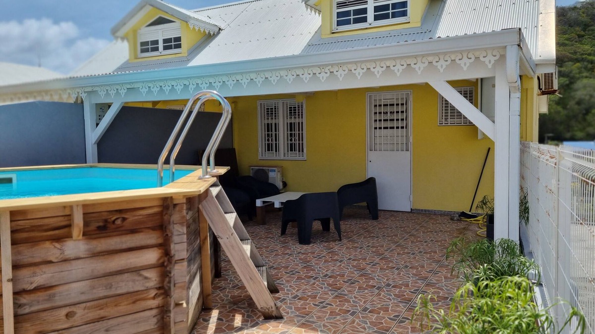 Sainte-Anne Villa | Charmant Haut de Villa Proche mer et Commerces