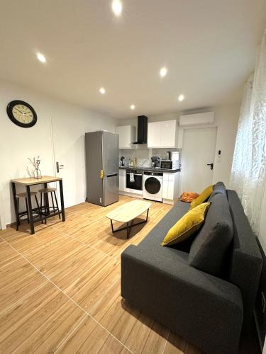 Serezin-du-Rhone Apartment | Charmant T2 proche gare SNCF à 15 min de Lyon