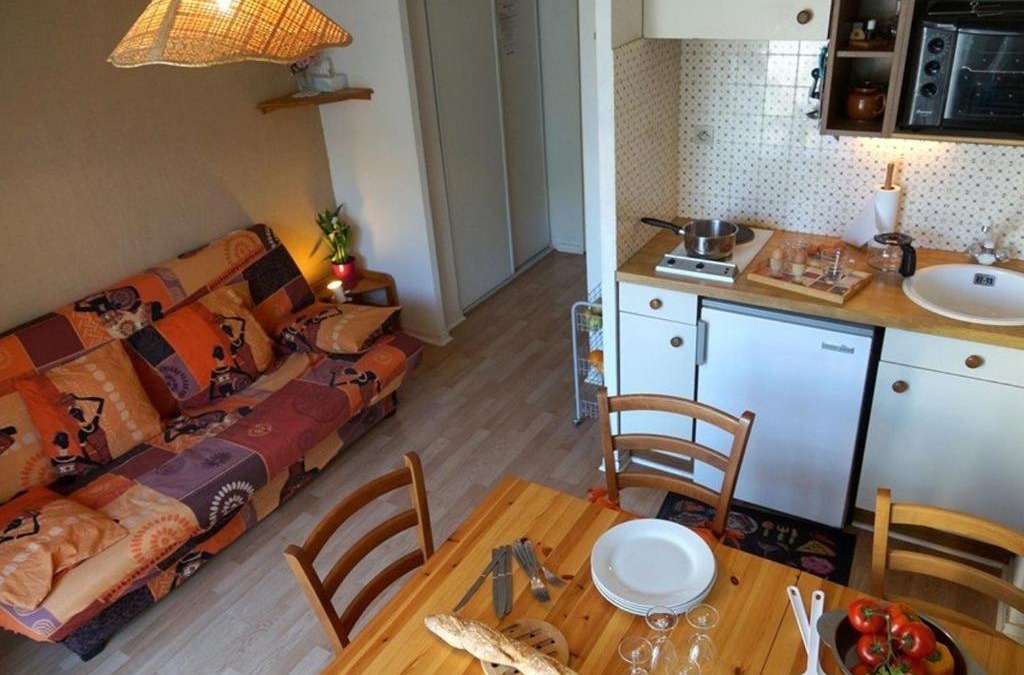 Bagneres-de-Luchon Apartment | Charmant T2 RDC avec Jardinet et Parking, Proche Thermes et Commerces - FR-1-313-152