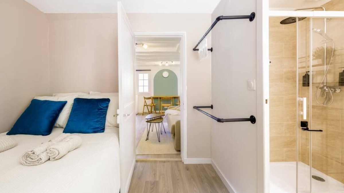 Barentin Apartment | Charmante Cocotte - Household FREE + Netflix/Prime/Disney +