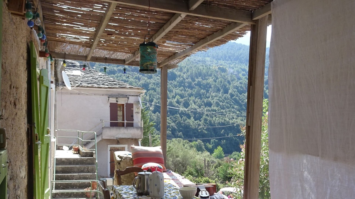 Olini House | Charmante et authentique maison de village, idéale entre amis ou en famille !