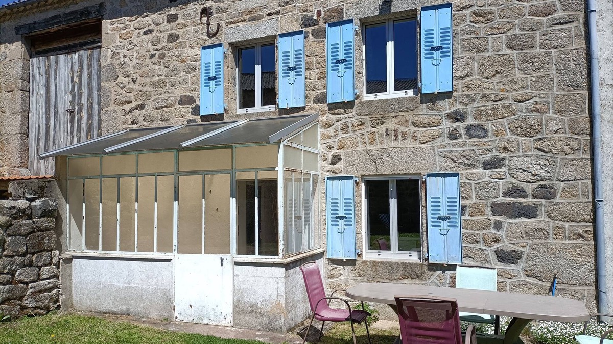 Fontanes House | Charmante Ferme de Village Restaurée Proche du lac de Naussac et de L'allier