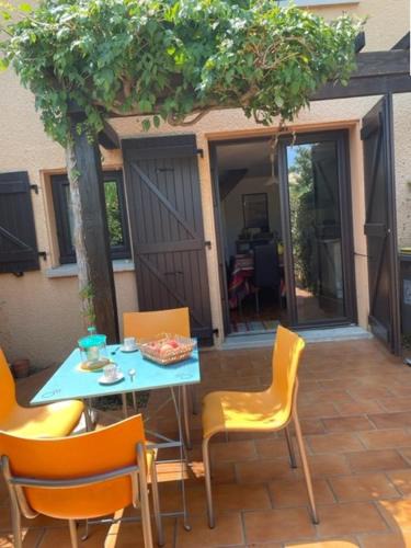 Les Arenes Apartment | Charmante maisonnette 5ARE44 Charming little house with lovely outdoor