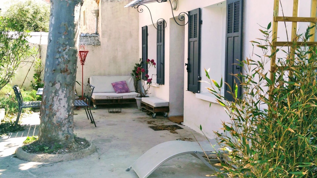 8th Arrondissement House | Charmante Maison de Pêcheur 100% Rénovée, à 100m de la Plage