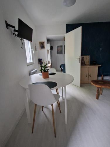 Neris-les-Bains House | Charmante maisonnette
