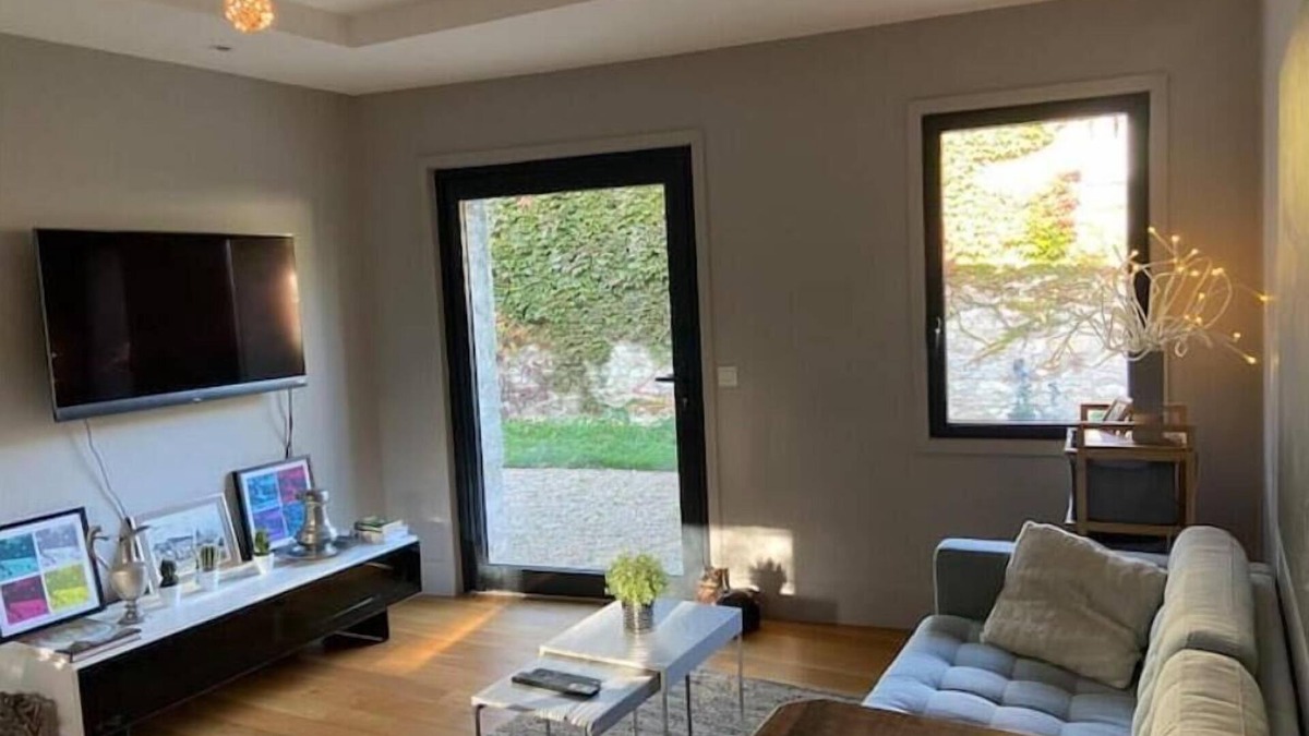 Mezieres-sur-Seine House | Charmante Petite Maison Dans la Campagne