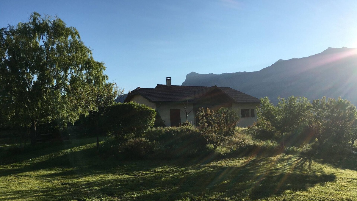 Saint-Vincent-les-Forts Villa | Charmante Villa Avec vue Imprenable sur les Montagnes, Calme et Sérénité