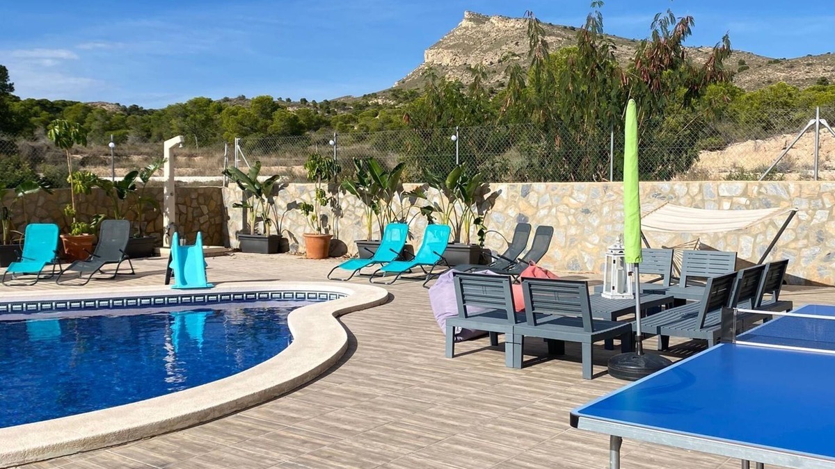 Hoya de los Patos Villa | Charmante Villa Avec Piscine en Bord de Montage et Proche de la Plage