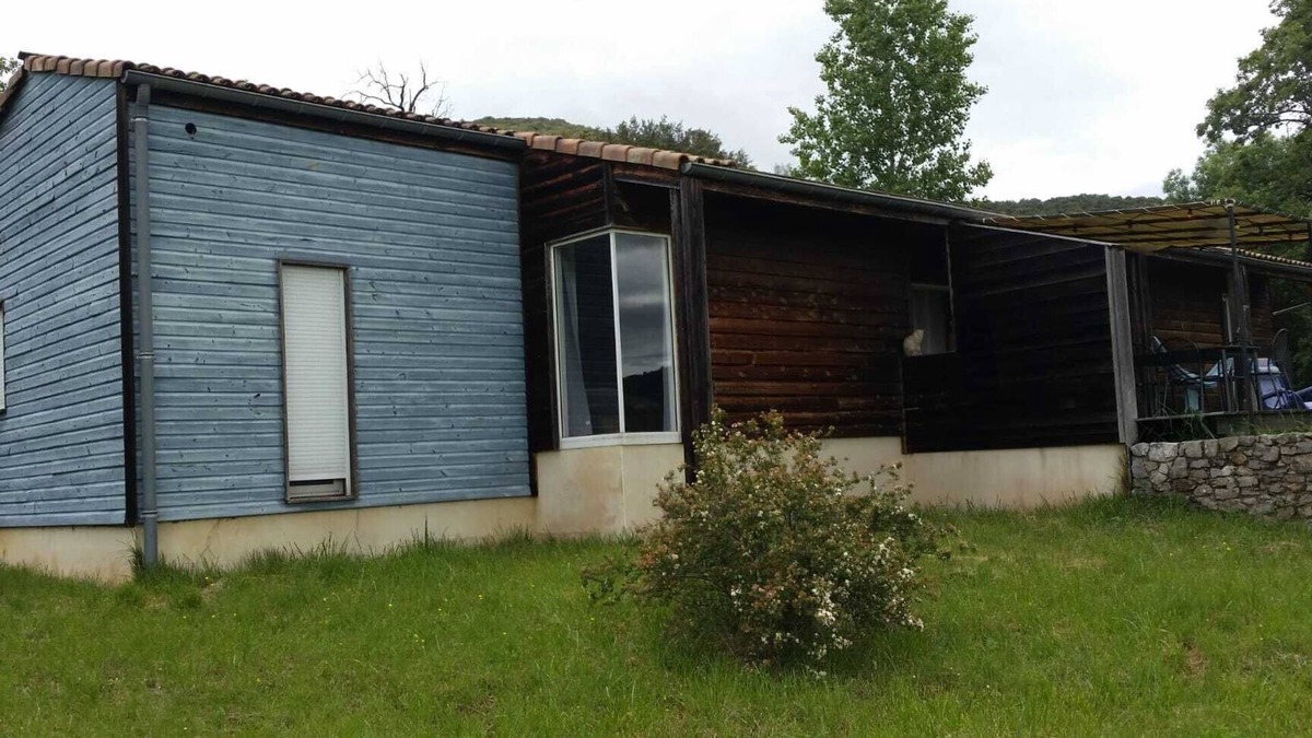 Monoblet House | Charmante Villa en Bois, Implantée sur Terrain de 1700 m2