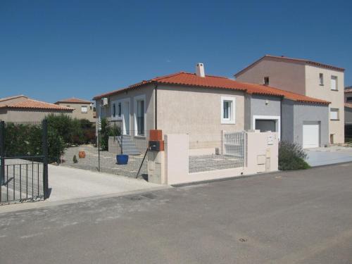 Saint-Cyprien Villa | Charmante villa F4 avec jardin, terrasse et garage – St Cyprien Village, proche commerces et plage - FR-1-106-40
