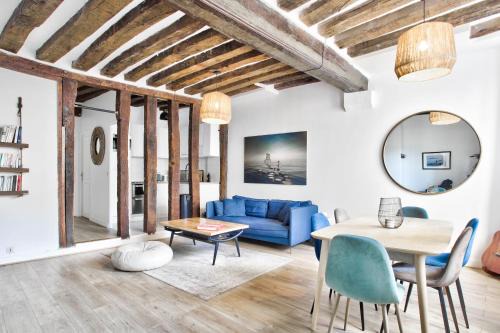 Quartier Sainte-Avoye Apartment | Charme et Chic du Marais