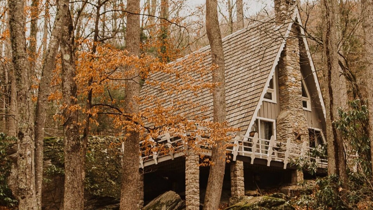 Boone Ski Chalet | Charmed @CherryHideaway - 1970s Vintage Modern - Mountain A-Frame - Dog Friendly