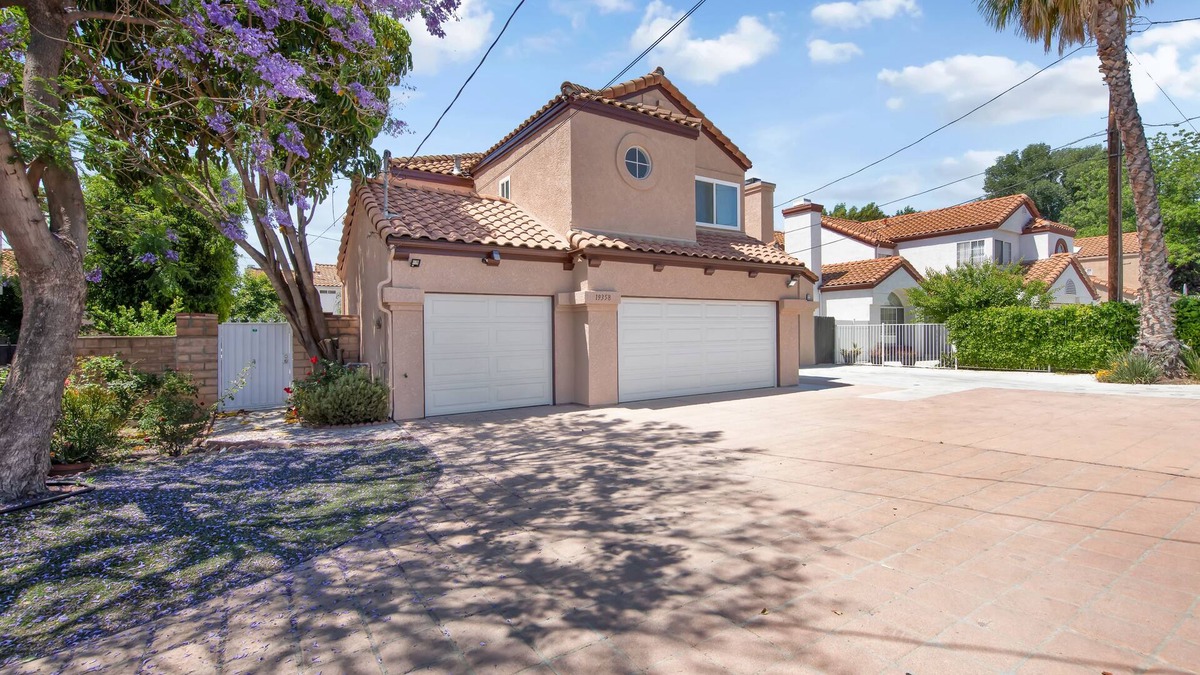 Reseda House | Charmer Salt Water Pool 2 Story House 2800 sq ft