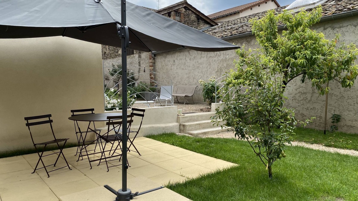Taponas House | Charming 3-star and 3 épis gîte in Belleville-en-Beaujolais.