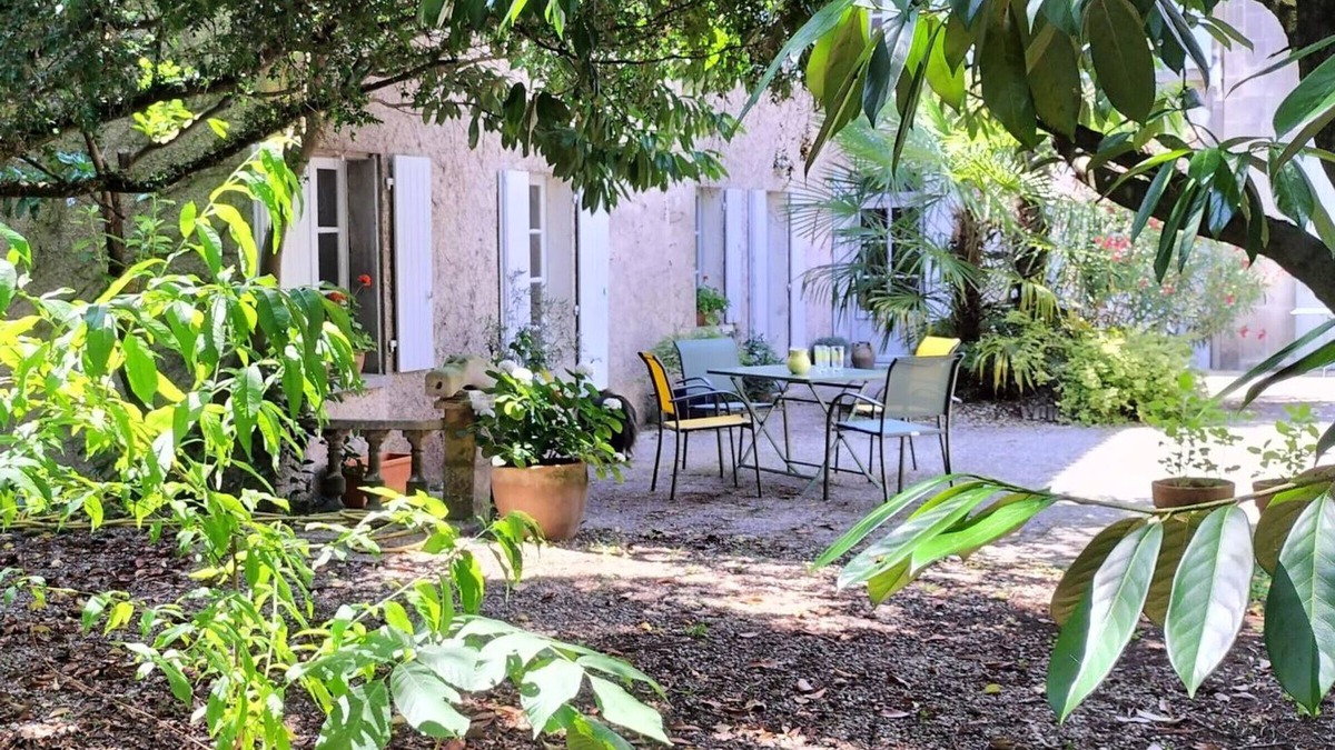 Chateauneuf-sur-Charente Cottage | Charming Riverside Gite, Spacious Garden, Terrace, Close to Nature and Activities