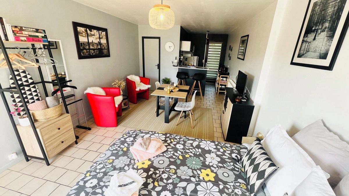 La Riviere-Saint-Sauveur Apartment | Charming studio