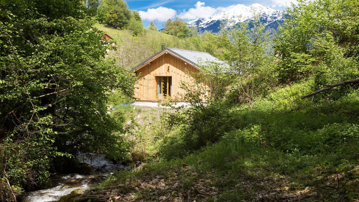 Saint-Alban-des-Hurtieres Ski Chalet | Charming chalet for 2 next to a trout stream with mountain views