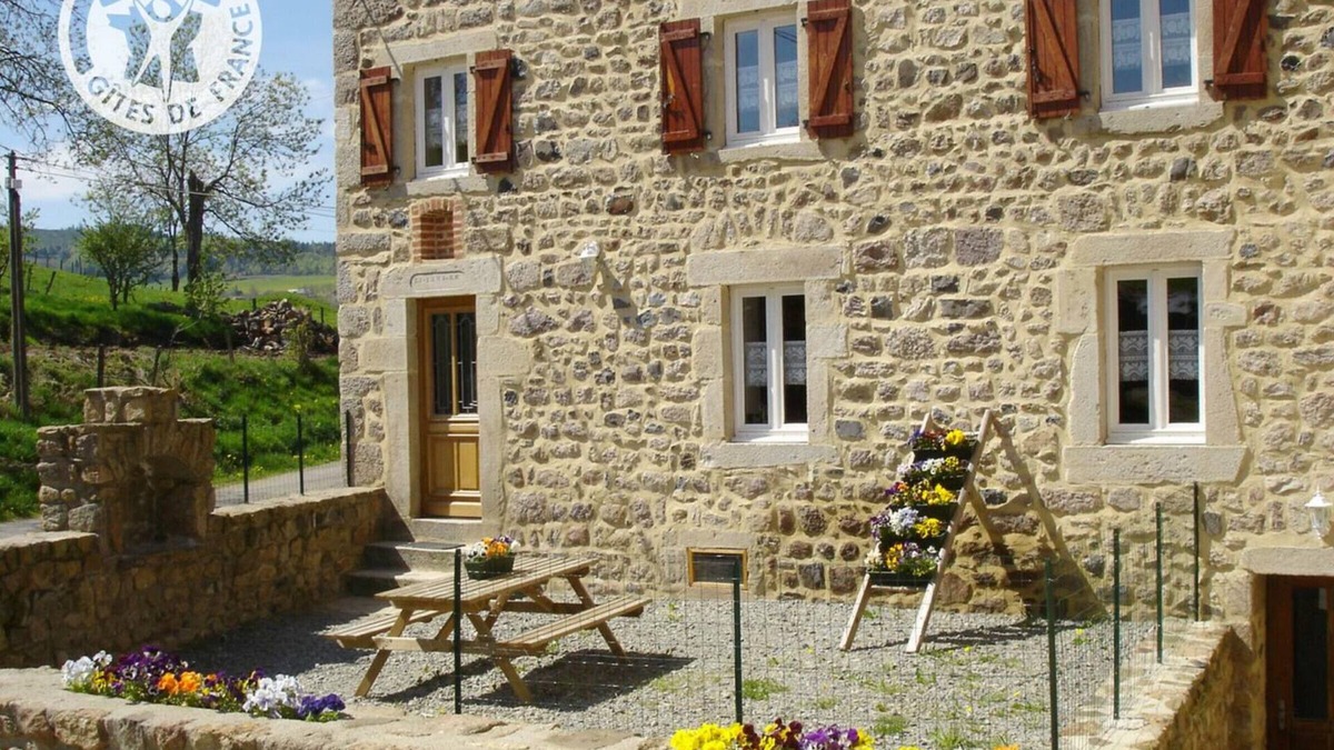 Saint-Bonnet-le-Courreau Cottage | Charming Cottage with Terrace, Wood Stove, Large Garden & Pet-Friendly in Saint-Bonnet-le-Courreau