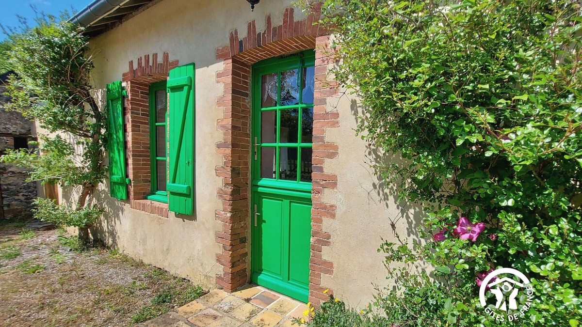Saint-Christophe-du-Luat Cottage | Charming Countryside Home with Large Garden, Near Scenic Trails and Historic Sites