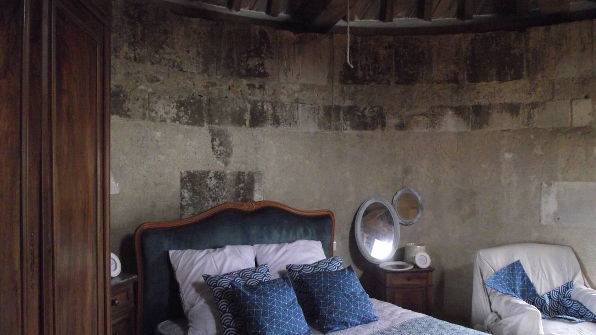 Saint-Christophe-sur-Roc Cottage | Charming old windmill