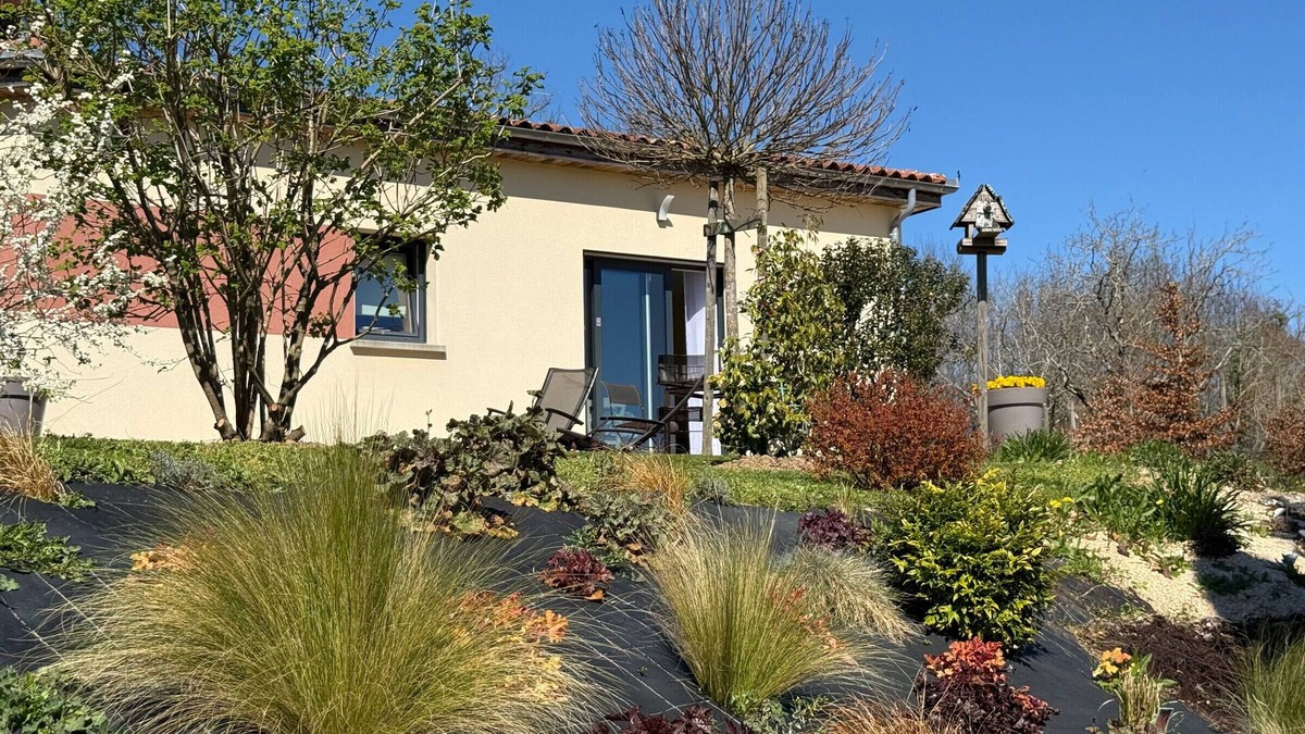 Saint-Medard-d'Excideuil Apartment | Charming house with view of Excideuil, peaceful