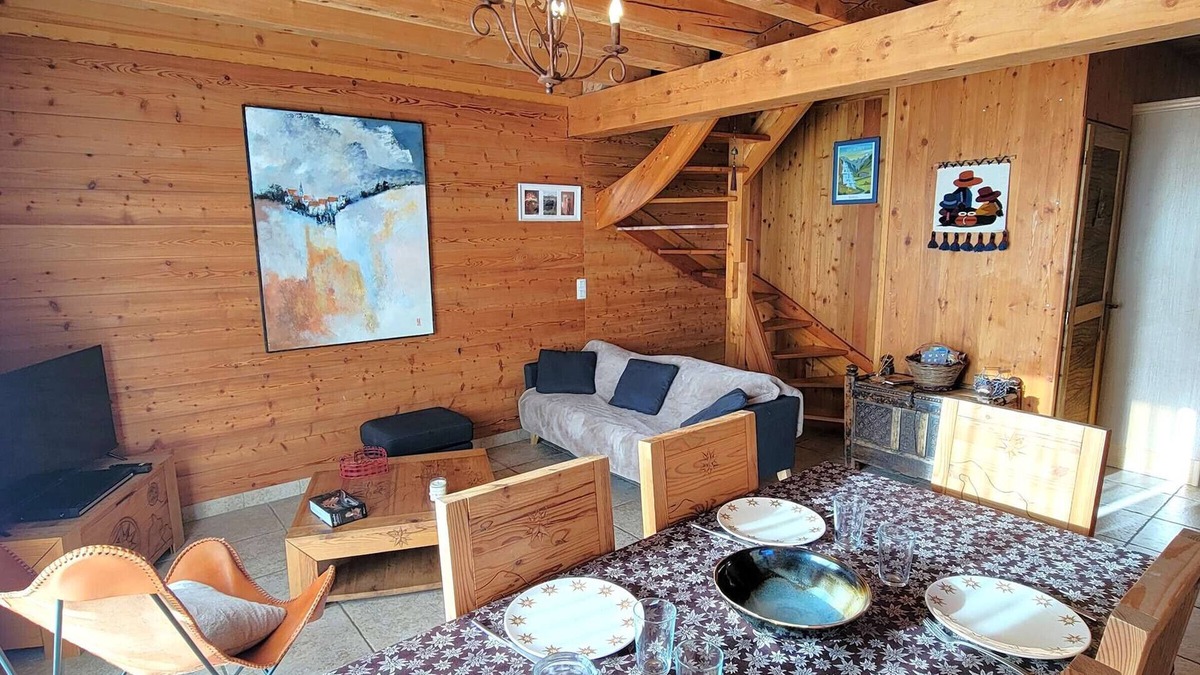 Saint-Michel-de-Chaillol Ski Chalet | Charming South-Facing Chalet for 6 with Terrace, TV, and Pet-Friendly in Saint-Michel-de-Chaillol