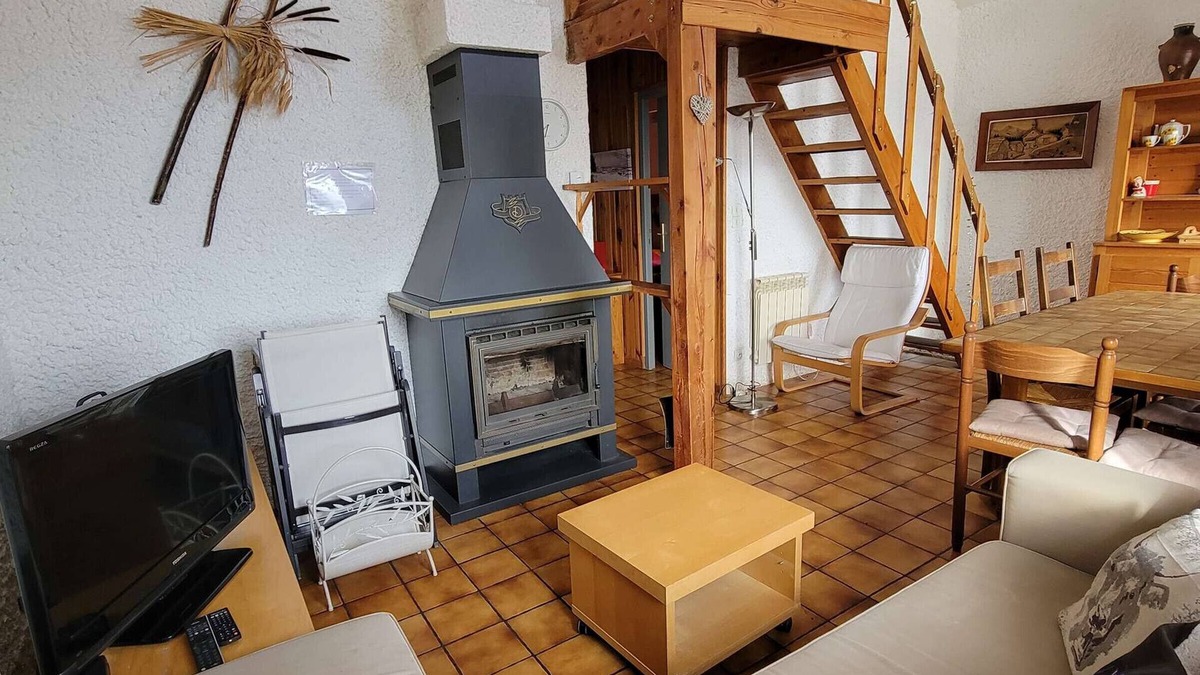 Saint-Michel-de-Chaillol Ski Chalet | Charming Chalet for 5-7 with South-Facing Balcony - Close to Ski, Hiking, Shops