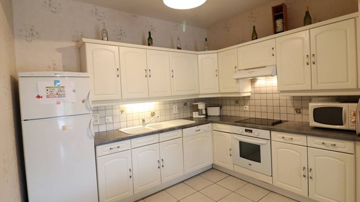 Saint-Just Cottage | Charming Renovated 1857 Farmhouse, Sleeps 9, BBQ, Wi-Fi, Near Nature & Historical Sights