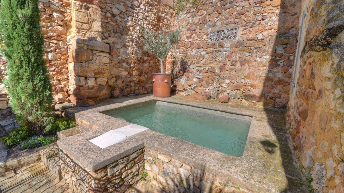 La Capelle-et-Masmolene House | Charming and cosy South of France village stone house