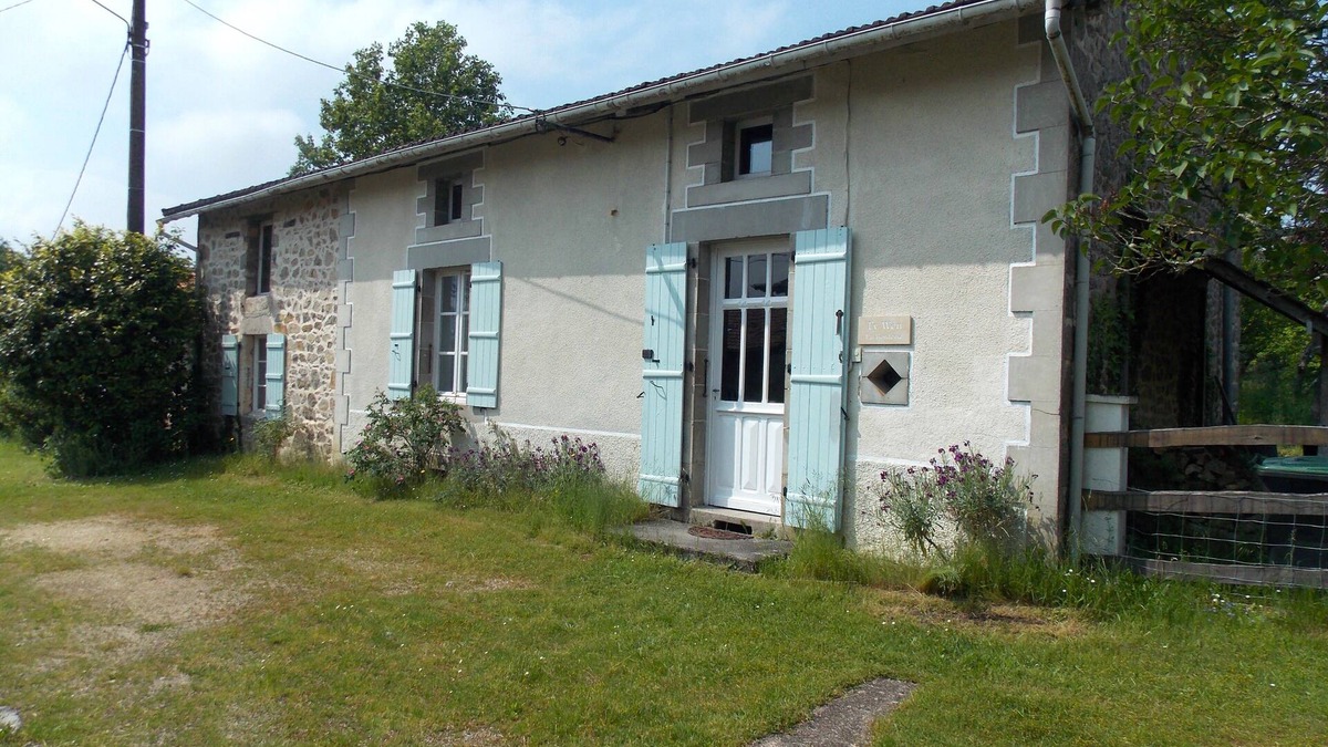 Maisonnais-sur-Tardoire Cottage | Charming stone cottage in peaceful location with pool