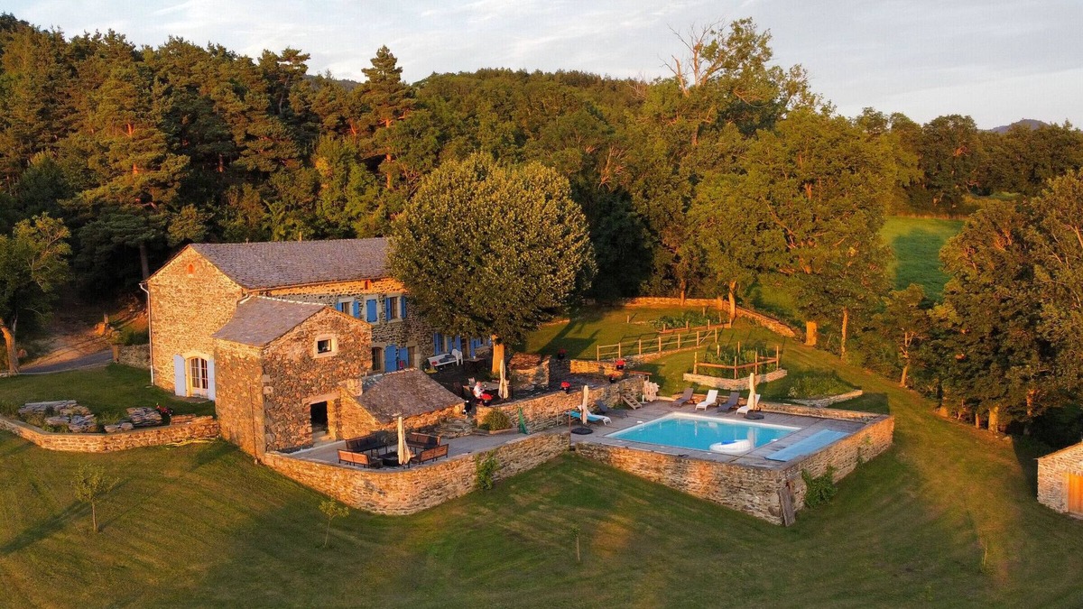 Saint-Etienne-Lardeyrol Bed & Breakfast | Charming Farmhouse with Pool, Terraces, and Modern Comfort in Tranquil Countryside