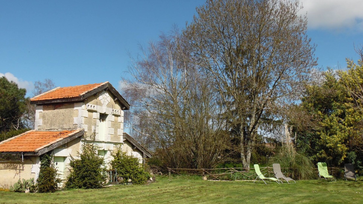 Saint-Ciers-sur-Gironde House | Charming Gironde farmhouse