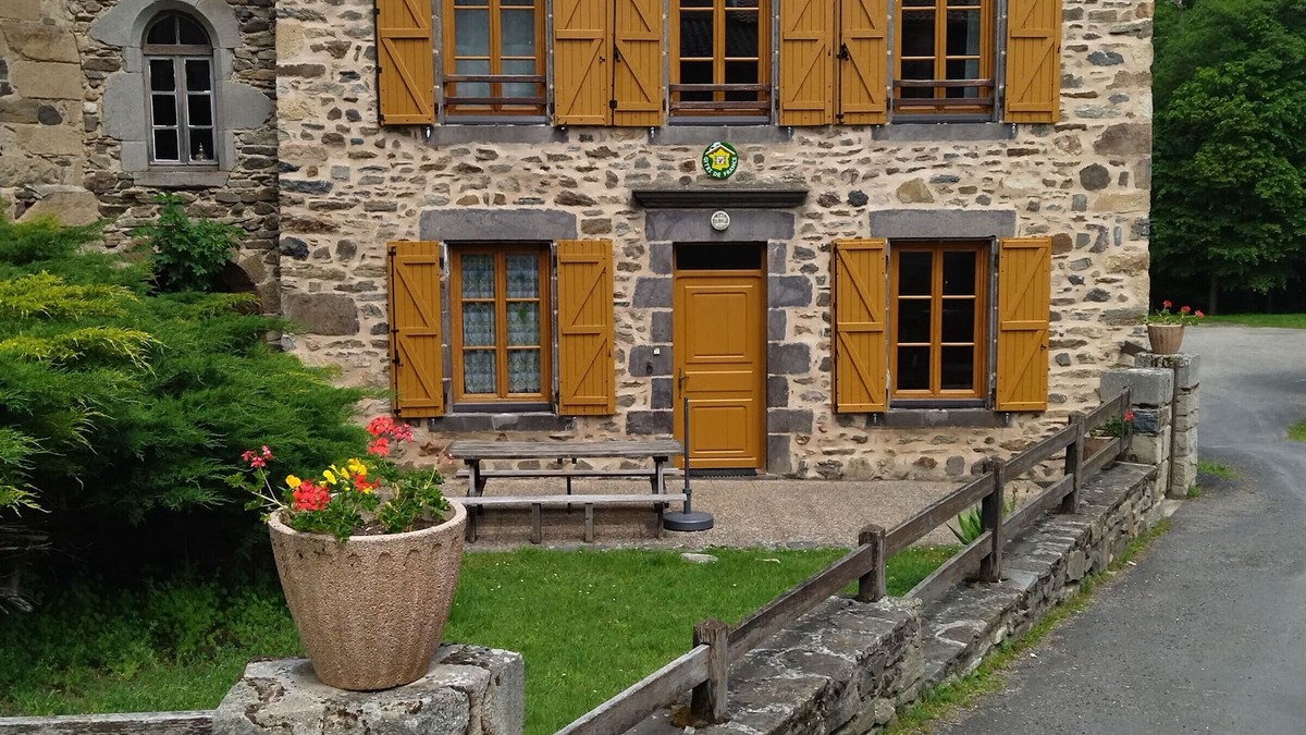 Saint-Didier-sur-Doulon Cottage | Charming Village Cottage with Courtyard, near Lavaudieu & Doulon Church