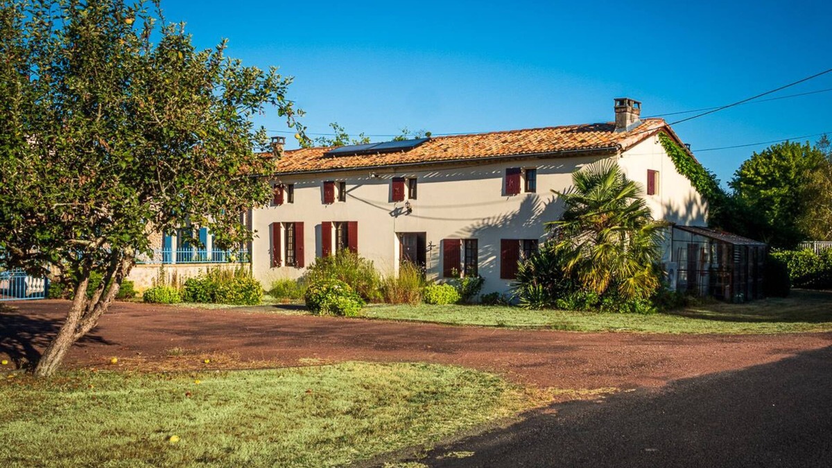Saint-Pierre-du-Palais House | Charming, delightful house with pool in south-west France