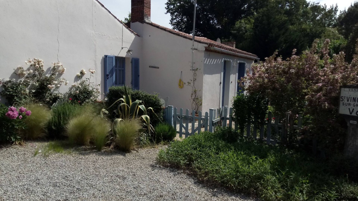 La Boissiere-des-Landes Cottage | Charming Traditional Vendeen Cottage sleeping 4 in the peaceful countryside