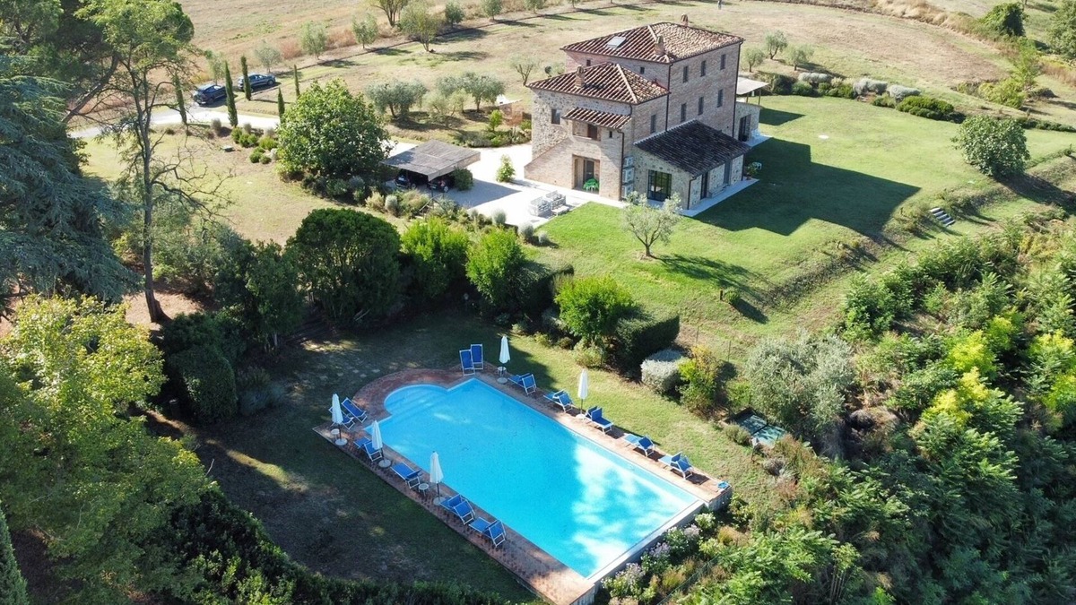 Castiglione del Lago Cottage | Charming Cottage with vue- 450 M2, private swimming pool, Air-co