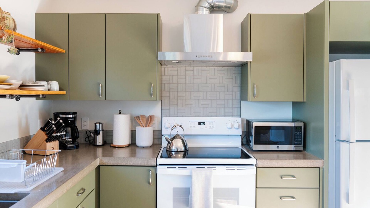 St. Helens Apartment | Charming 1/1 apartment at the St. Helens waterfront with amazing views.