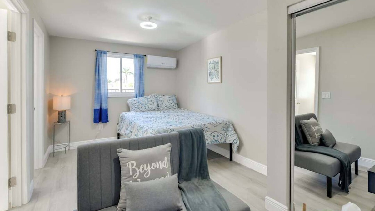 Bearss Plaza Apartment | Charming 1/1 Apartment at 10 minutes from Tampa Airport with WiFi, AC.