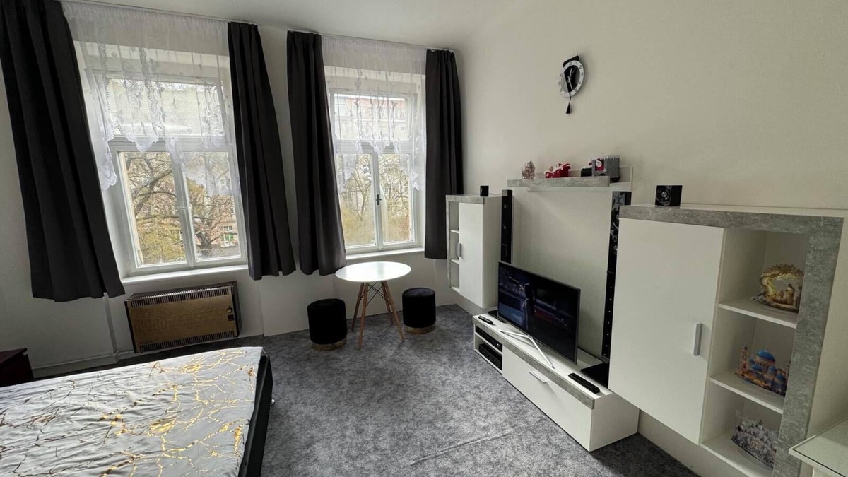 Holesovice Apartment | Charming 1-bedroom apartment in marvelous Prague with WiFi